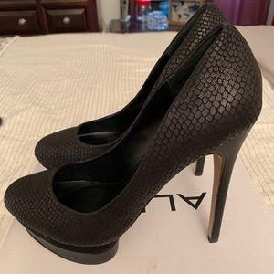 Black Snake Skin Round Toe Platform Heel